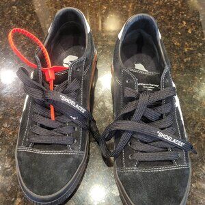 Off-White Arrow Low Vulcanized Black Sneakers